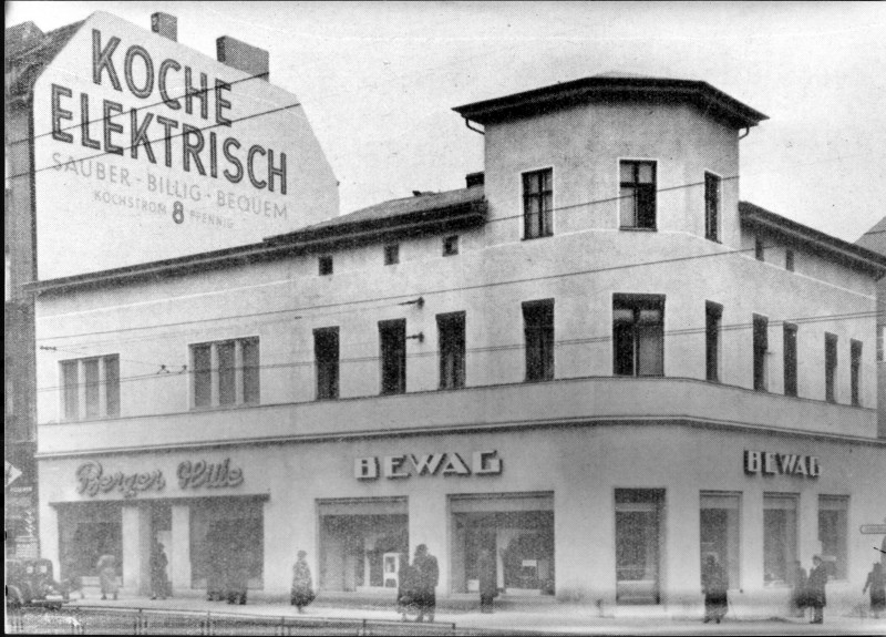 Exterior view of customer centre in Berlin-Steglitz in 1938
